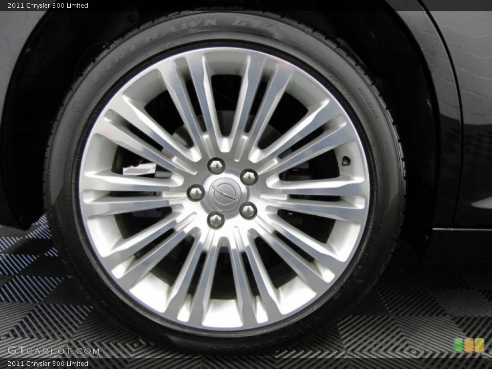 2011 Chrysler 300 Limited Wheel and Tire Photo #74016162