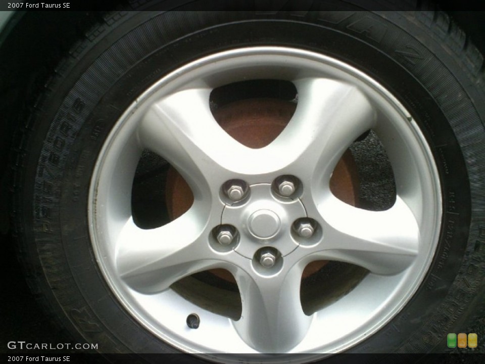 2007 Ford Taurus SE Wheel and Tire Photo #74068104