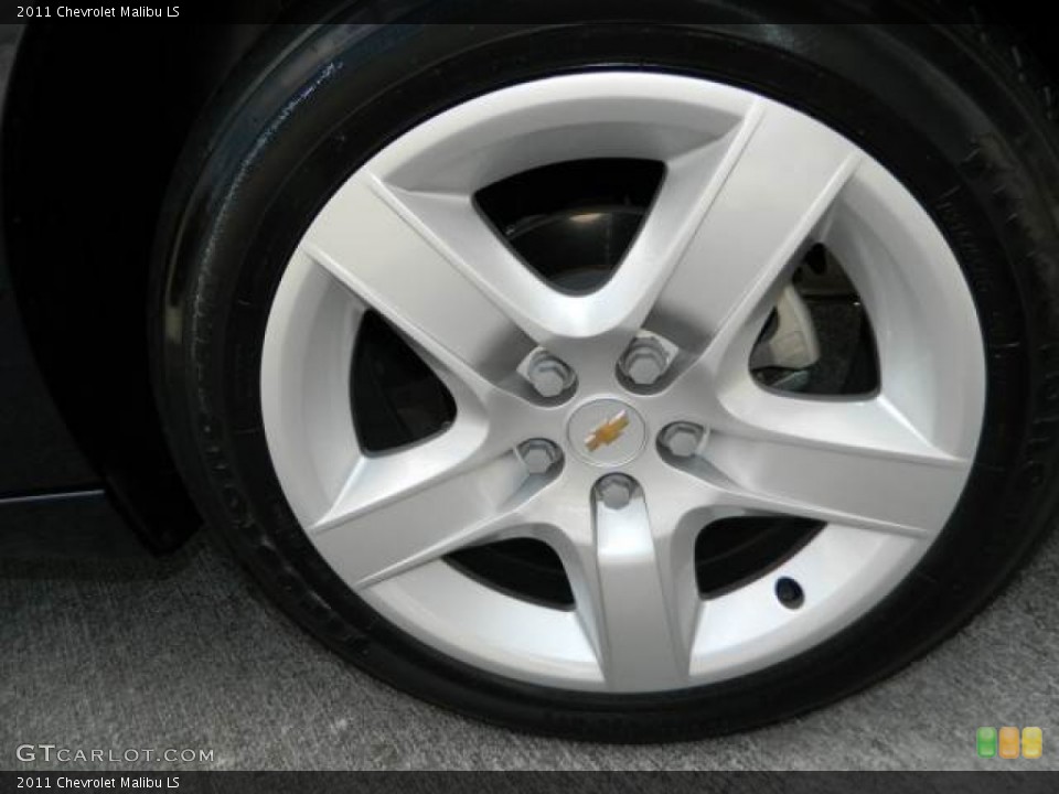 2011 Chevrolet Malibu LS Wheel and Tire Photo #74153704