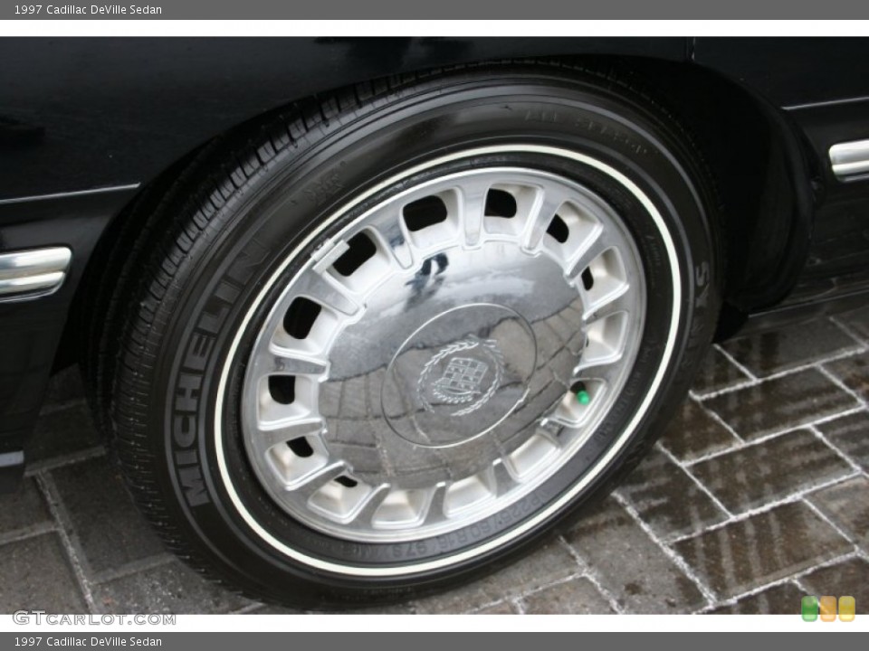 1997 Cadillac DeVille Sedan Wheel and Tire Photo #74169385