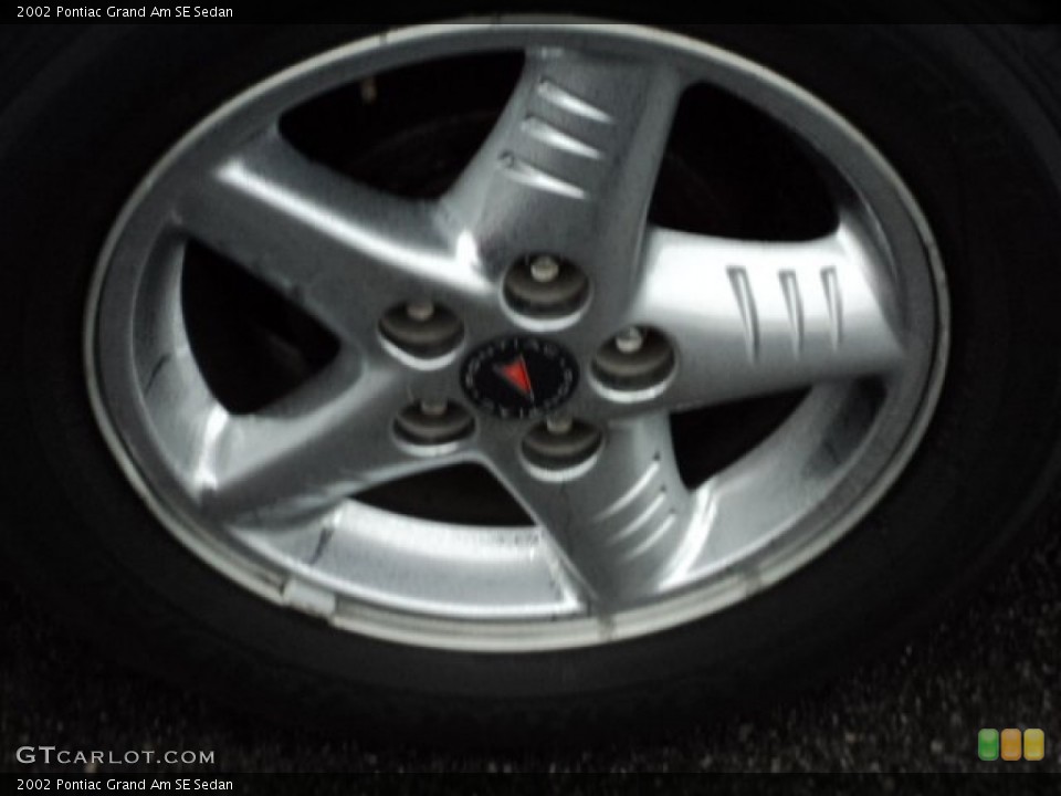 2002 Pontiac Grand Am SE Sedan Wheel and Tire Photo #74259091
