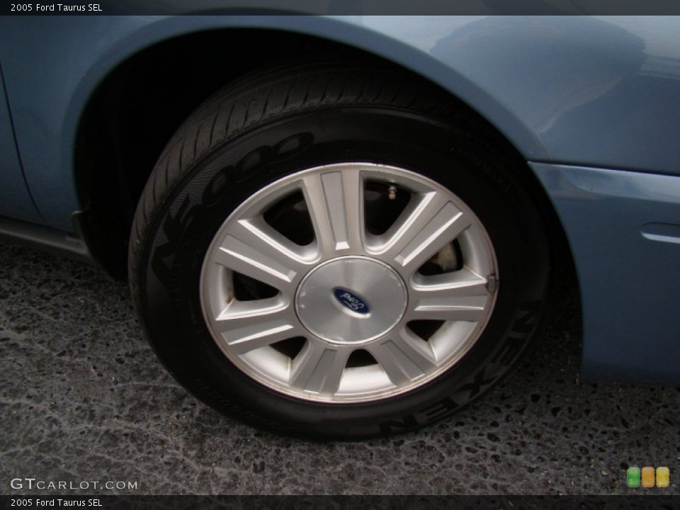 2005 Ford Taurus SEL Wheel and Tire Photo #74418511