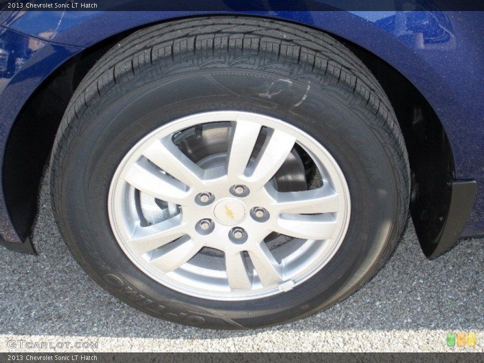 2013 Chevrolet Sonic LT Hatch Wheel and Tire Photo #74422379