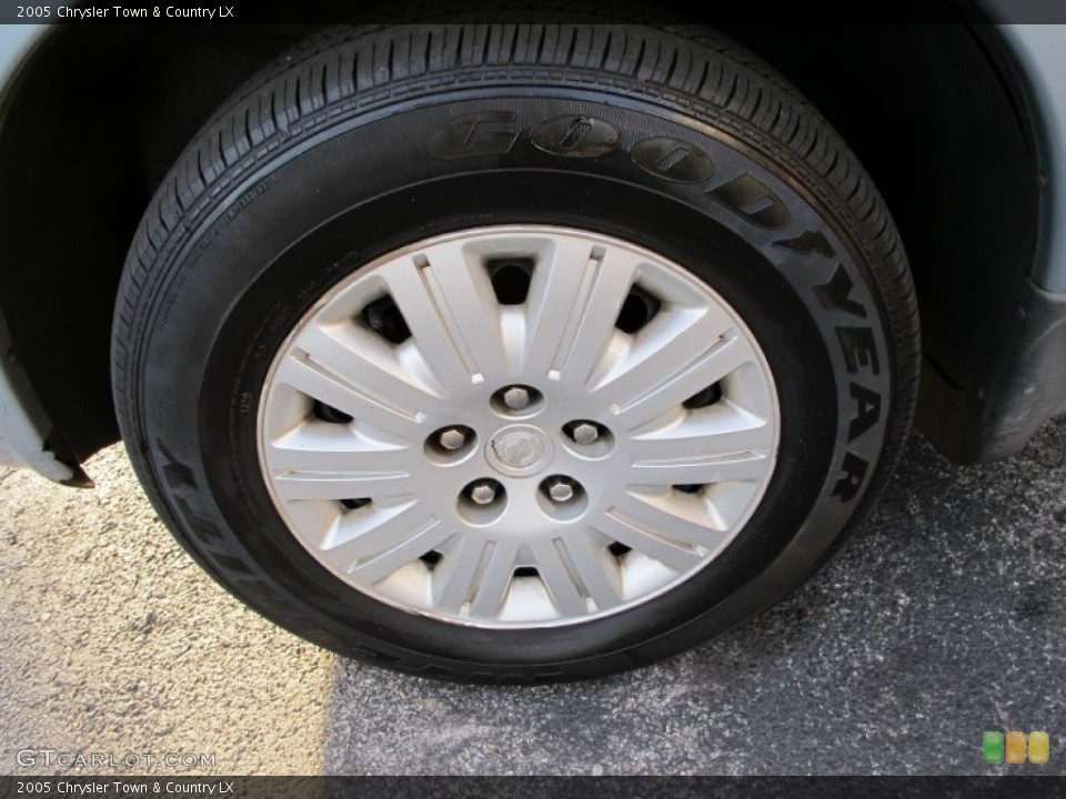 2005 Chrysler Town & Country LX Wheel and Tire Photo #74441663