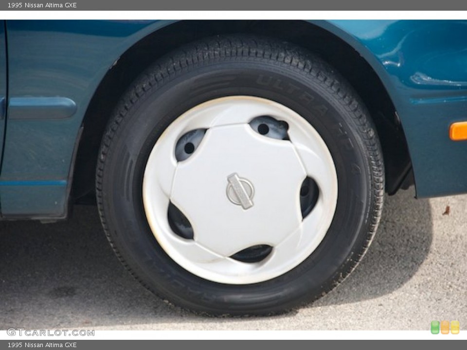 1995 Nissan Altima GXE Wheel and Tire Photo #74539719