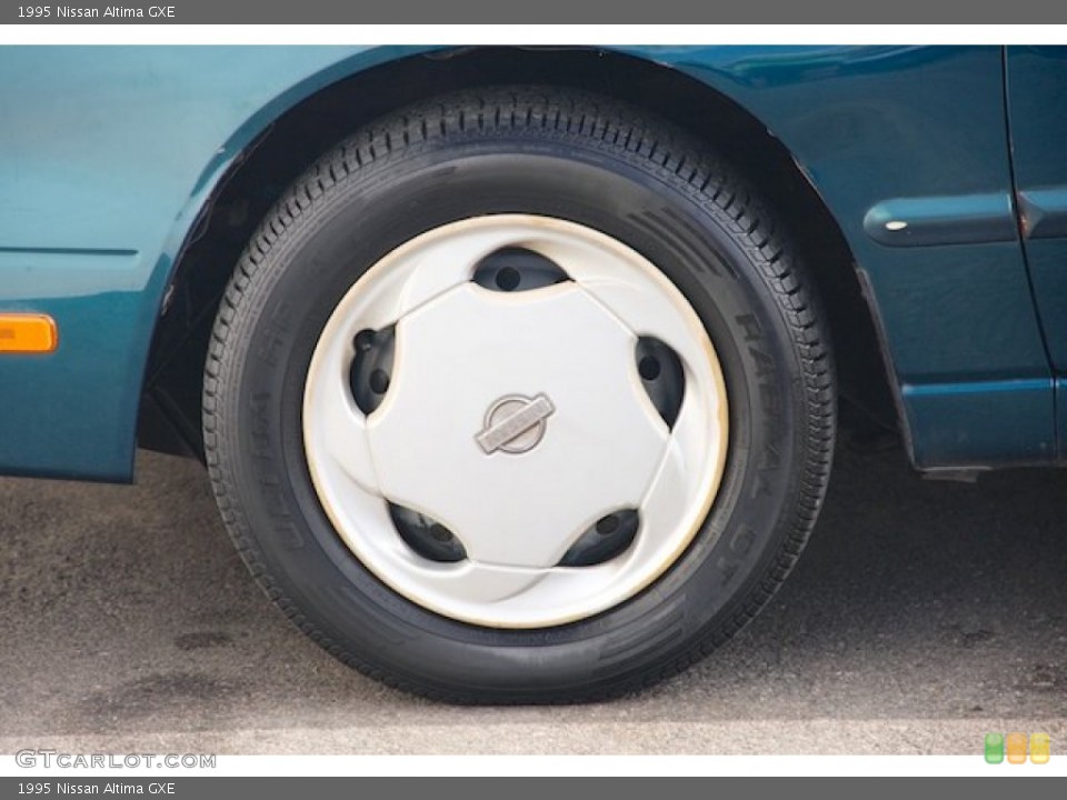 1995 Nissan Altima GXE Wheel and Tire Photo #74539733