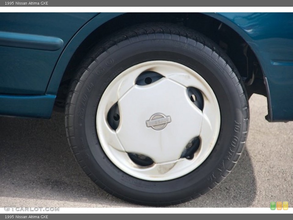 1995 Nissan Altima GXE Wheel and Tire Photo #74539748