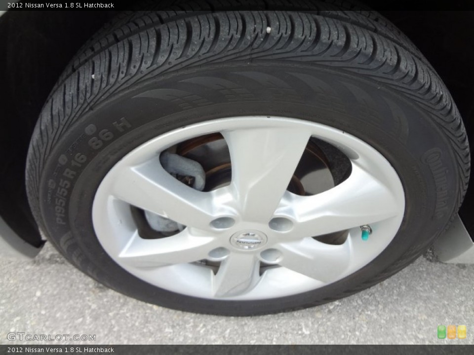 2012 Nissan Versa 1.8 SL Hatchback Wheel and Tire Photo #74627157