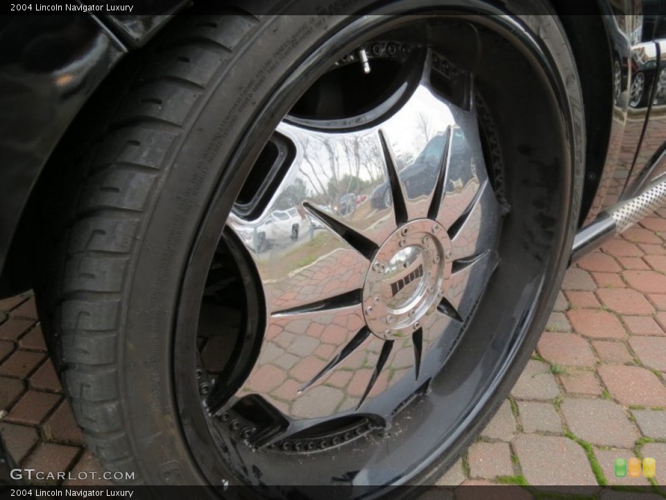 2004 Lincoln Navigator Custom Wheel and Tire Photo #74685574