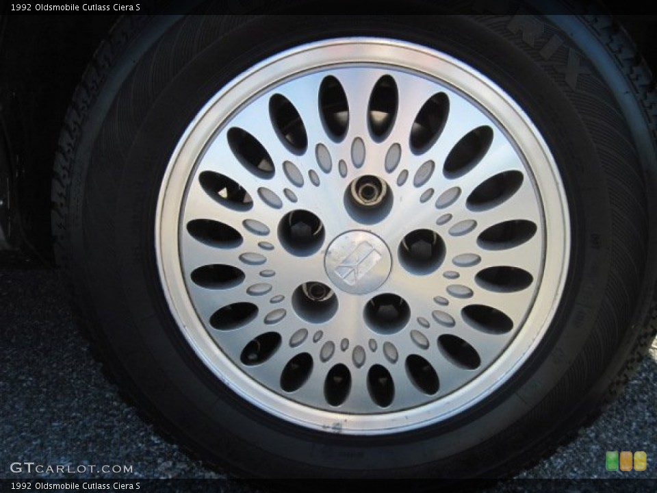 1992 Oldsmobile Cutlass Ciera S Wheel and Tire Photo #74783941
