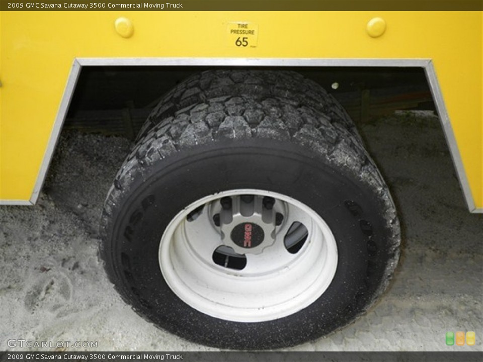 2009 GMC Savana Cutaway 3500 Commercial Moving Truck Wheel and Tire Photo #74809142