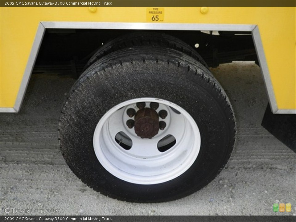2009 GMC Savana Cutaway 3500 Commercial Moving Truck Wheel and Tire Photo #74809592