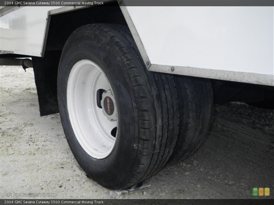 2004 GMC Savana Cutaway 3500 Commercial Moving Truck Wheel and Tire Photo #74810903