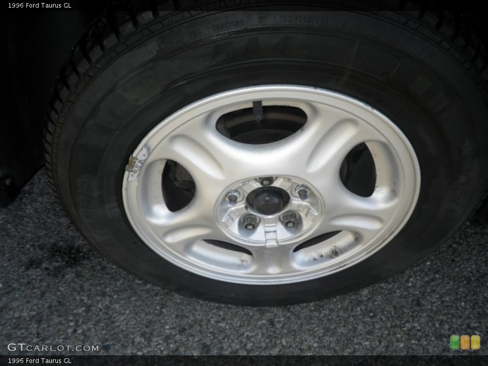 1996 Ford Taurus GL Wheel and Tire Photo #74881640