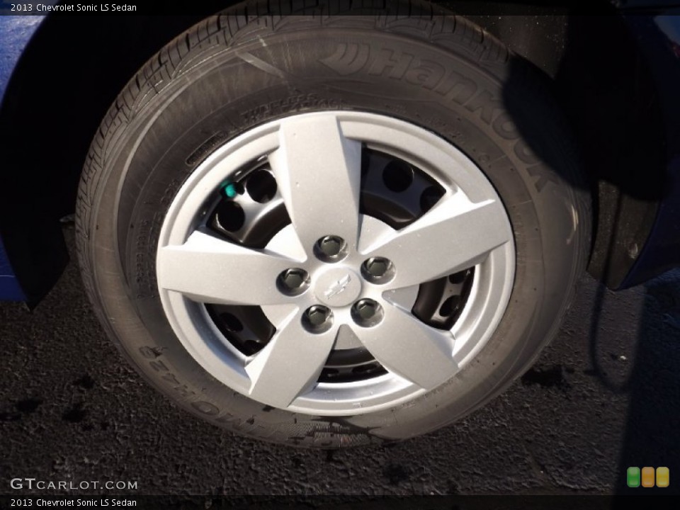 2013 Chevrolet Sonic LS Sedan Wheel and Tire Photo #74923647