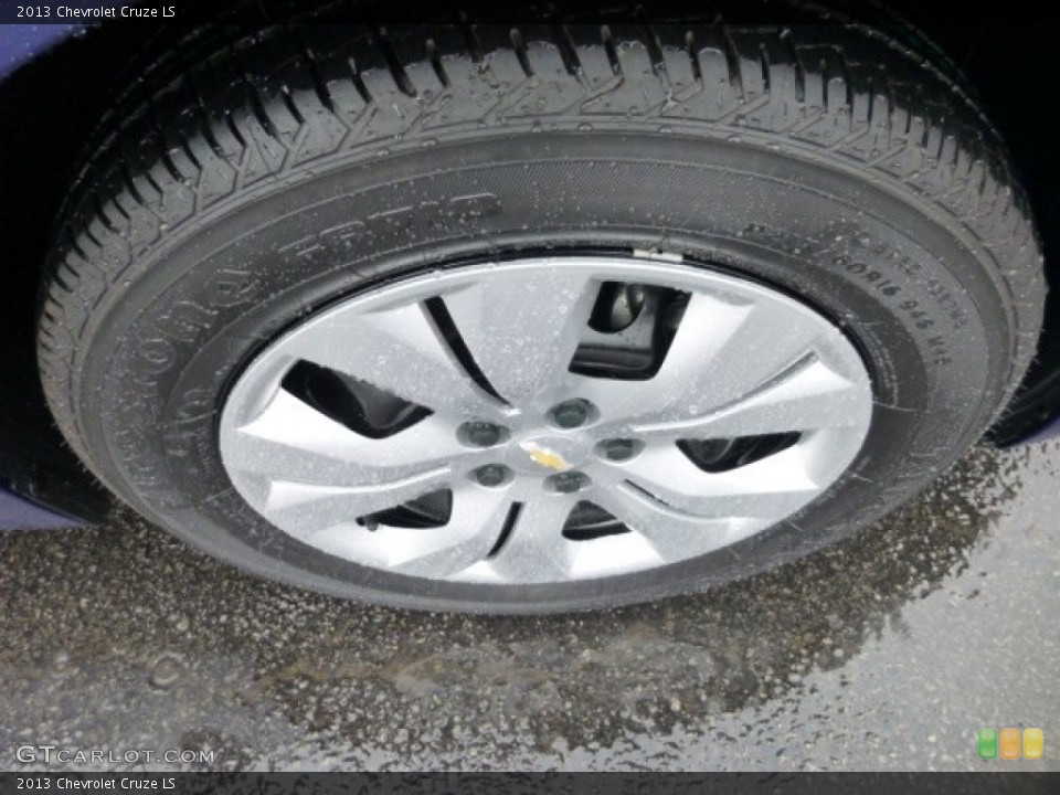 2013 Chevrolet Cruze LS Wheel and Tire Photo #74954621