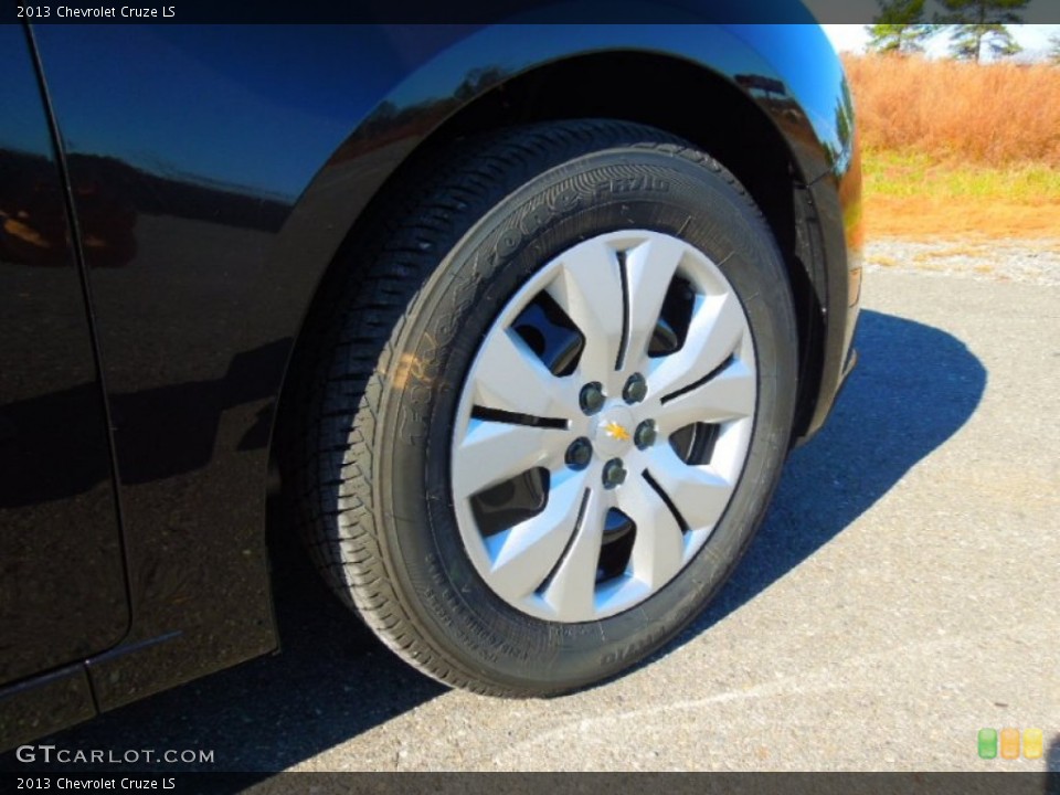 2013 Chevrolet Cruze LS Wheel and Tire Photo #74994058
