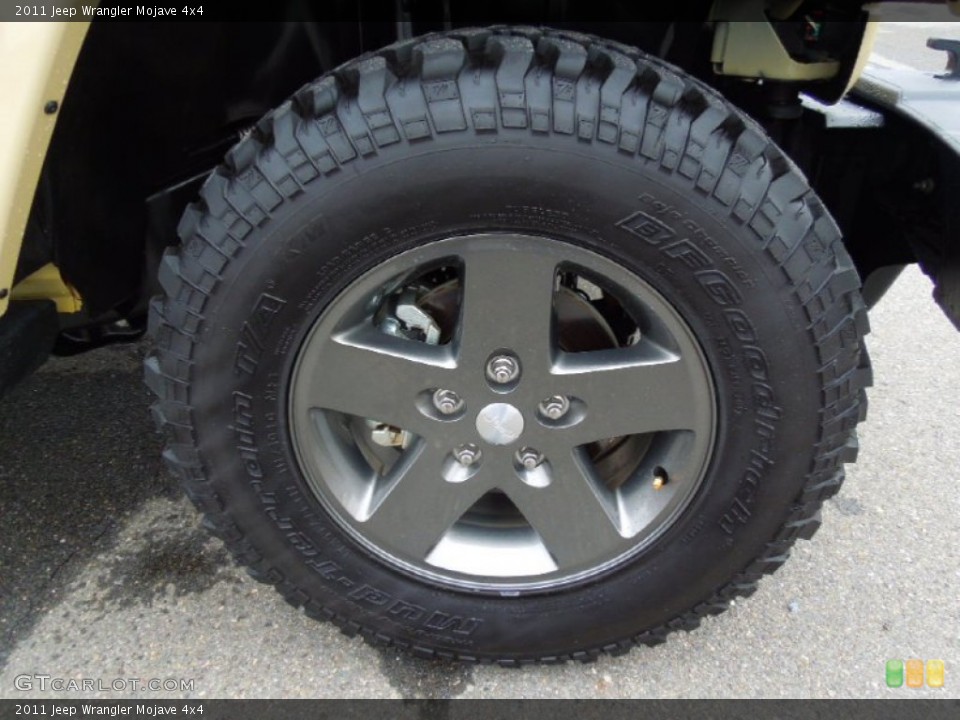 2011 Jeep Wrangler Mojave 4x4 Wheel and Tire Photo #75375175