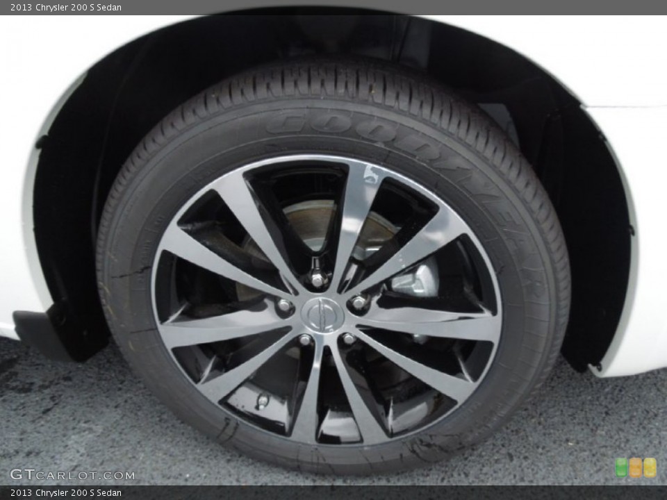 2013 Chrysler 200 S Sedan Wheel and Tire Photo #75399065