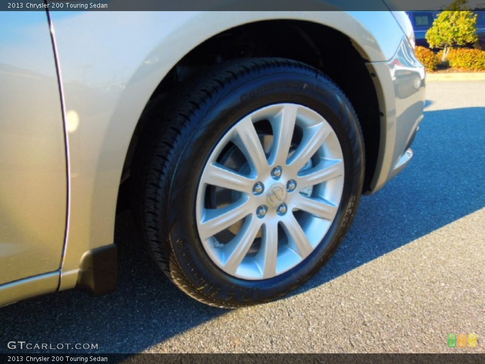 2013 Chrysler 200 Touring Sedan Wheel and Tire Photo #75476734