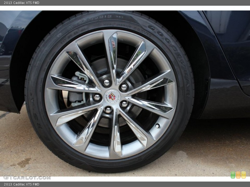 2013 Cadillac XTS FWD Wheel and Tire Photo #75547365