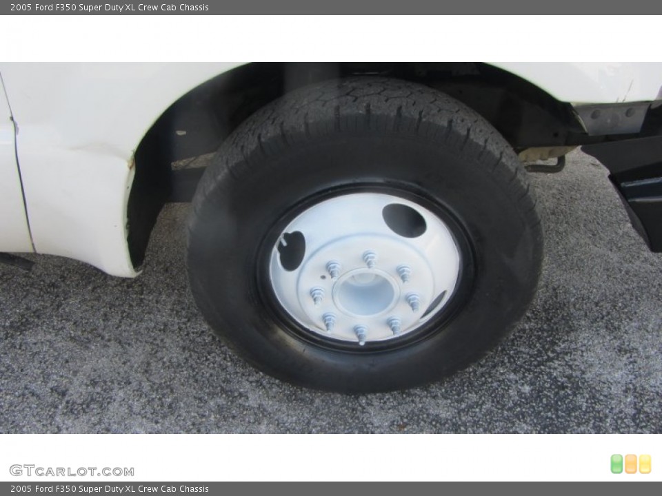 2005 Ford F350 Super Duty XL Crew Cab Chassis Wheel and Tire Photo #75683870