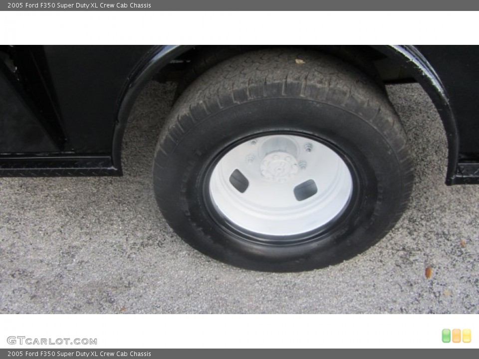 2005 Ford F350 Super Duty XL Crew Cab Chassis Wheel and Tire Photo #75683889