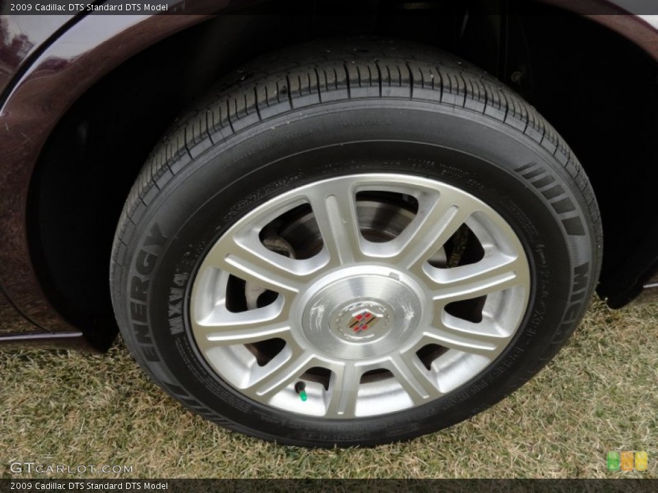 2009 Cadillac DTS  Wheel and Tire Photo #75756956