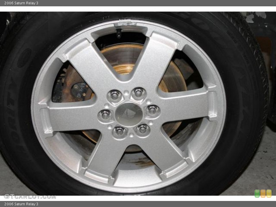 2006 Saturn Relay 3 Wheel and Tire Photo #76029246