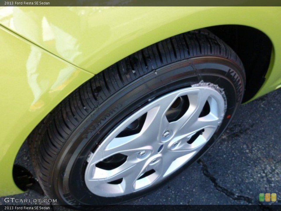 2013 Ford Fiesta SE Sedan Wheel and Tire Photo #76084613