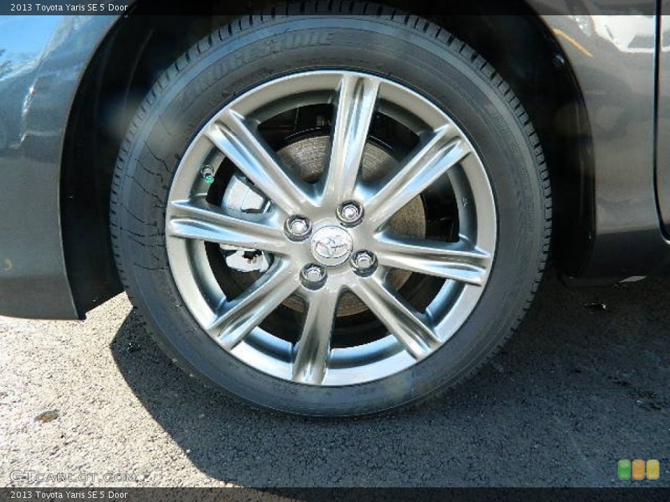 2013 Toyota Yaris SE 5 Door Wheel and Tire Photo #76179197