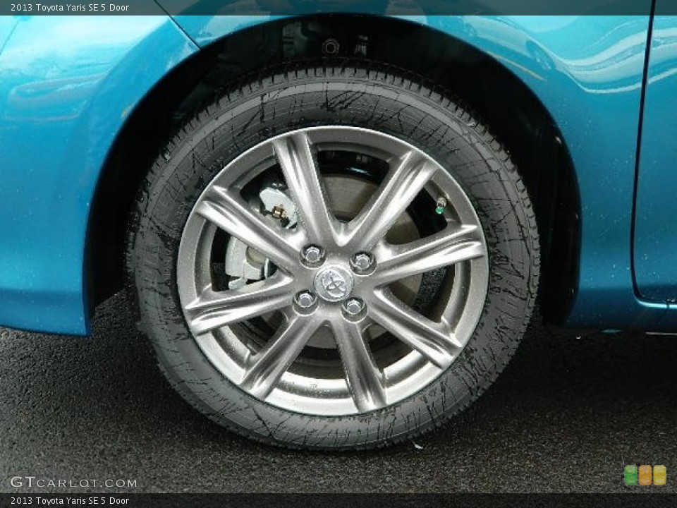 2013 Toyota Yaris SE 5 Door Wheel and Tire Photo #76179410