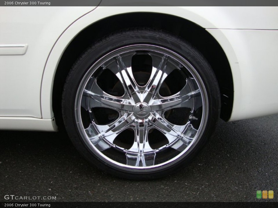 2006 Chrysler 300 Custom Wheel and Tire Photo #76377586