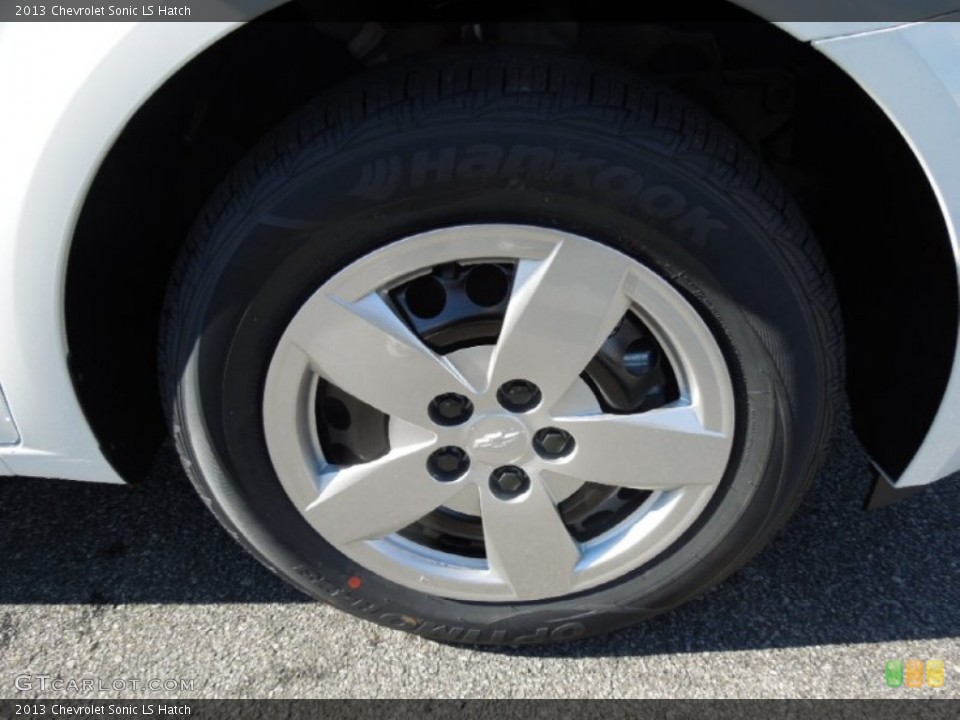 2013 Chevrolet Sonic LS Hatch Wheel and Tire Photo #76643589