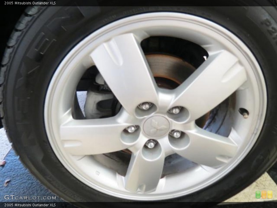 2005 Mitsubishi Outlander XLS Wheel and Tire Photo #76672582