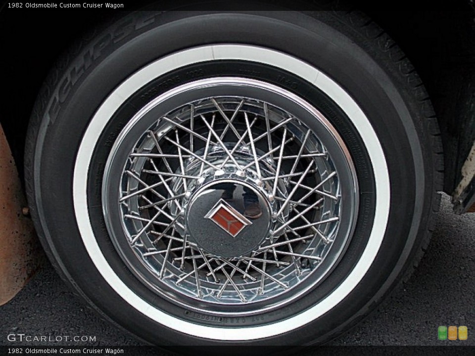 1982 Oldsmobile Custom Cruiser Wagon Wheel and Tire Photo #76754123