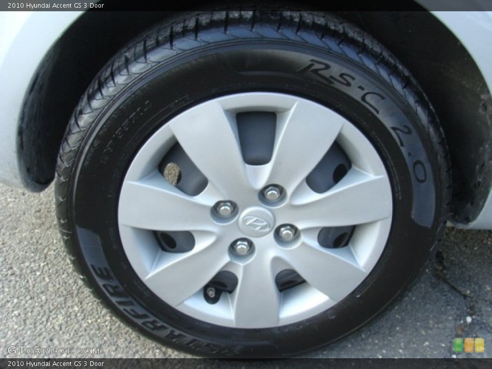 2010 Hyundai Accent GS 3 Door Wheel and Tire Photo #76777355
