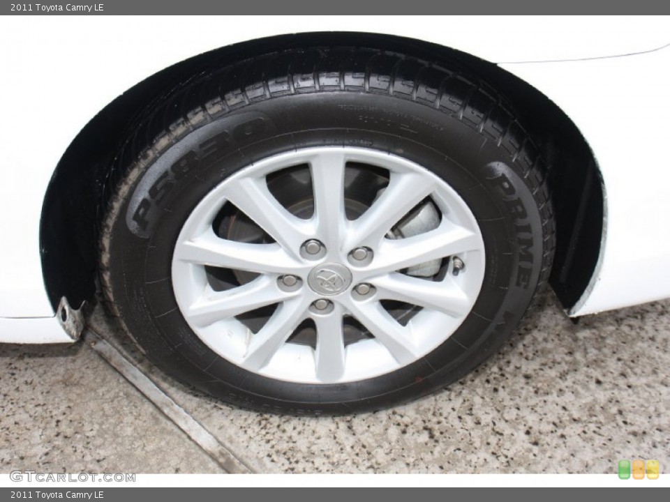 2011 Toyota Camry LE Wheel and Tire Photo #76870050