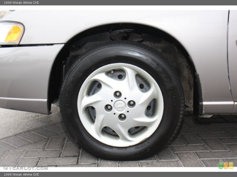 1999 Nissan Altima GXE Wheel and Tire Photo #76943167