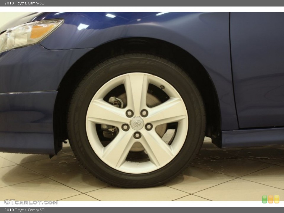 2010 Toyota Camry SE Wheel and Tire Photo #76995009