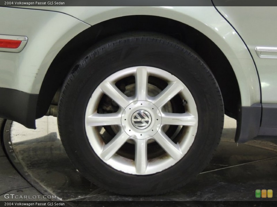 2004 Volkswagen Passat GLS Sedan Wheel and Tire Photo #77005598