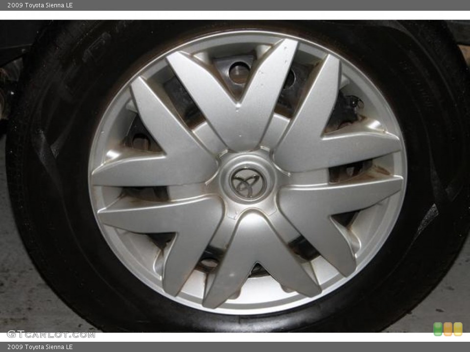 2009 Toyota Sienna LE Wheel and Tire Photo #77029770