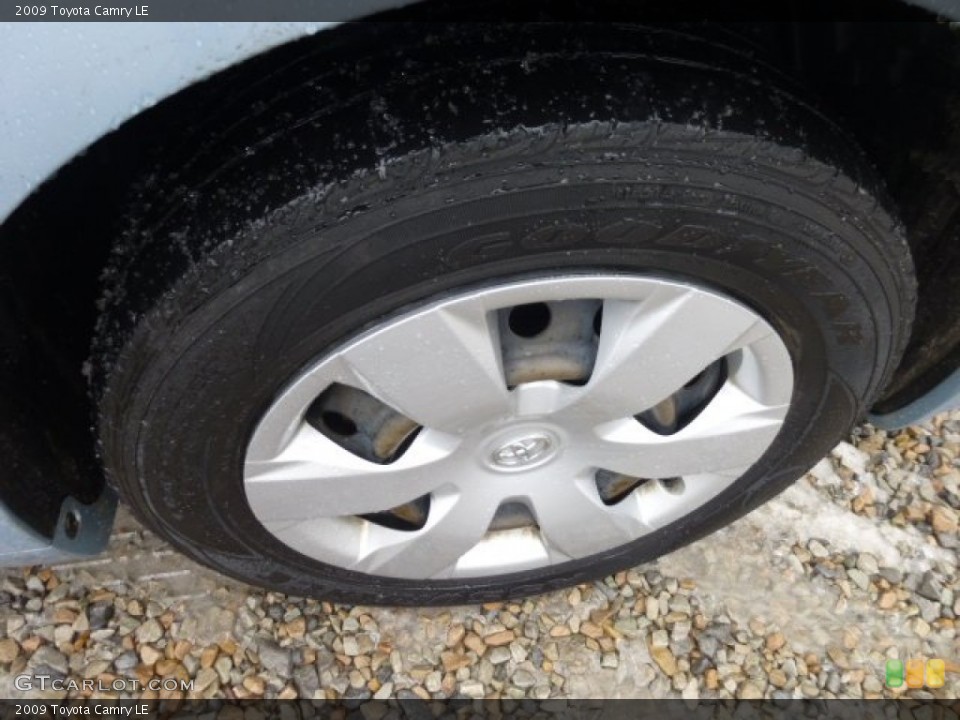 2009 Toyota Camry LE Wheel and Tire Photo #77033781
