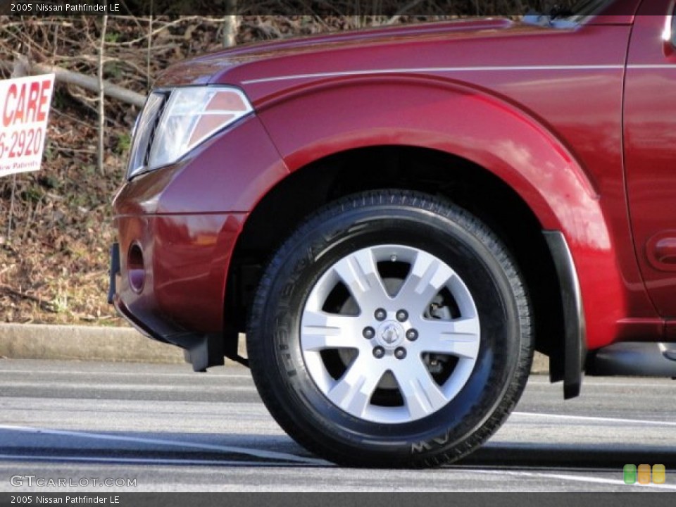 2005 Nissan Pathfinder LE Wheel and Tire Photo #77040179