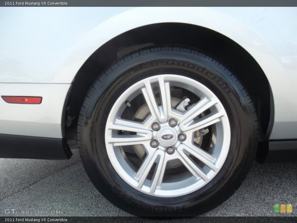 2011 Ford Mustang V6 Convertible Wheel and Tire Photo #77057083