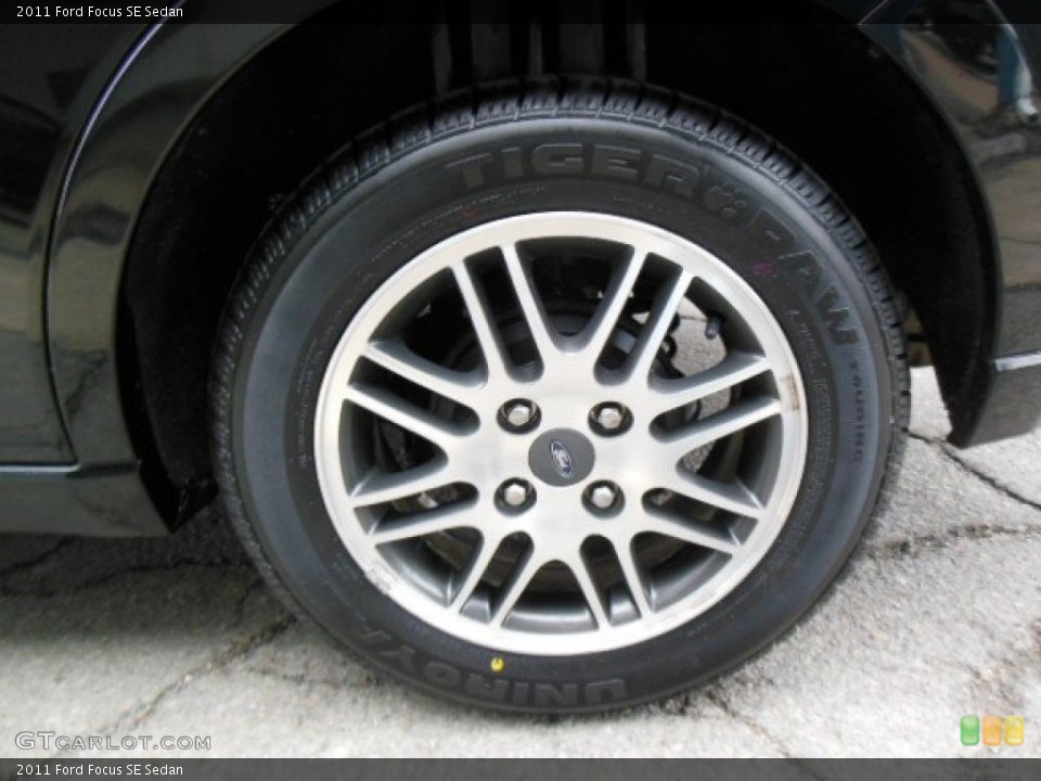 2011 Ford Focus SE Sedan Wheel and Tire Photo #77254354