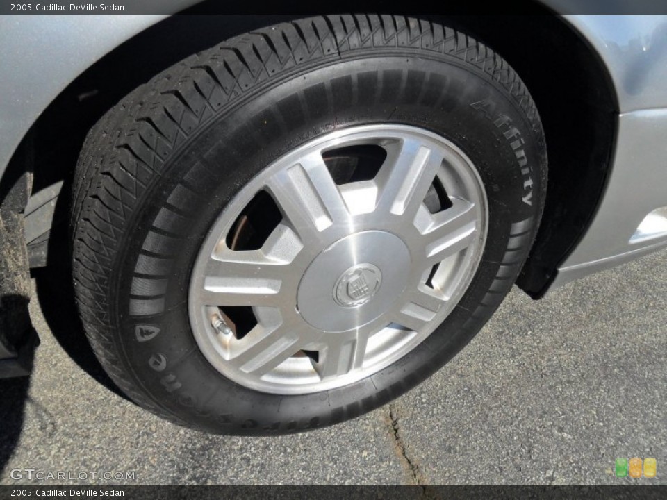 2005 Cadillac DeVille Sedan Wheel and Tire Photo #77290686