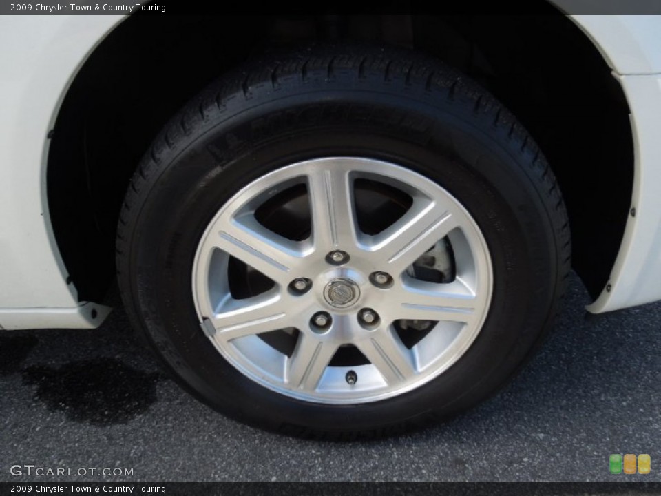 2009 Chrysler Town & Country Touring Wheel and Tire Photo #77325401