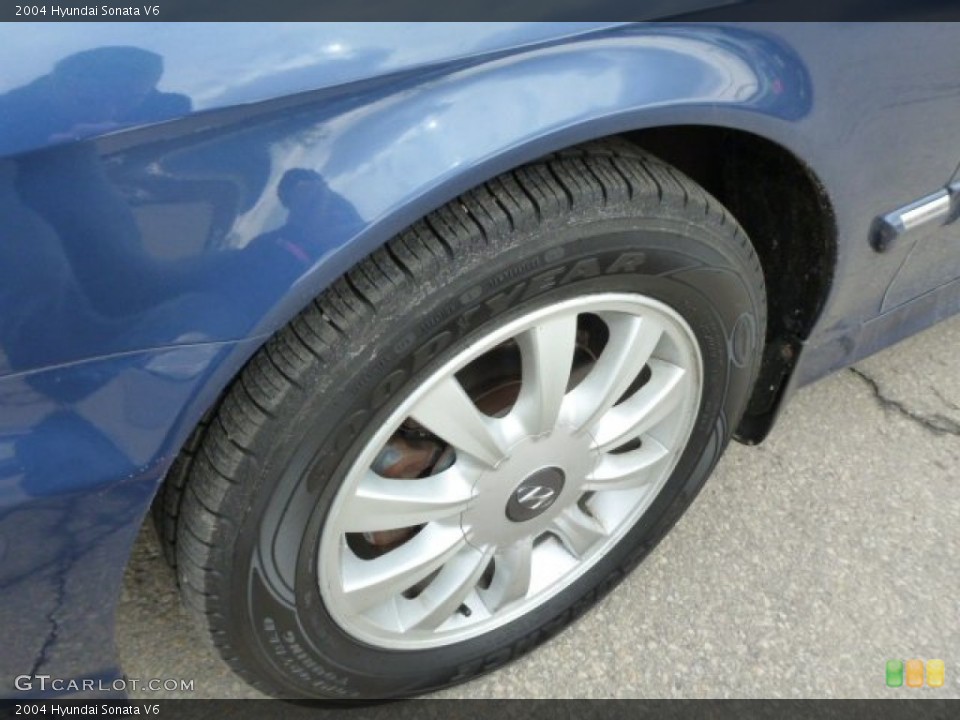 2004 Hyundai Sonata V6 Wheel and Tire Photo #77336889