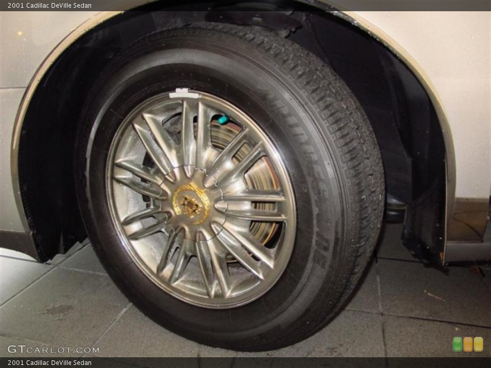 2001 Cadillac DeVille Sedan Wheel and Tire Photo #77349570